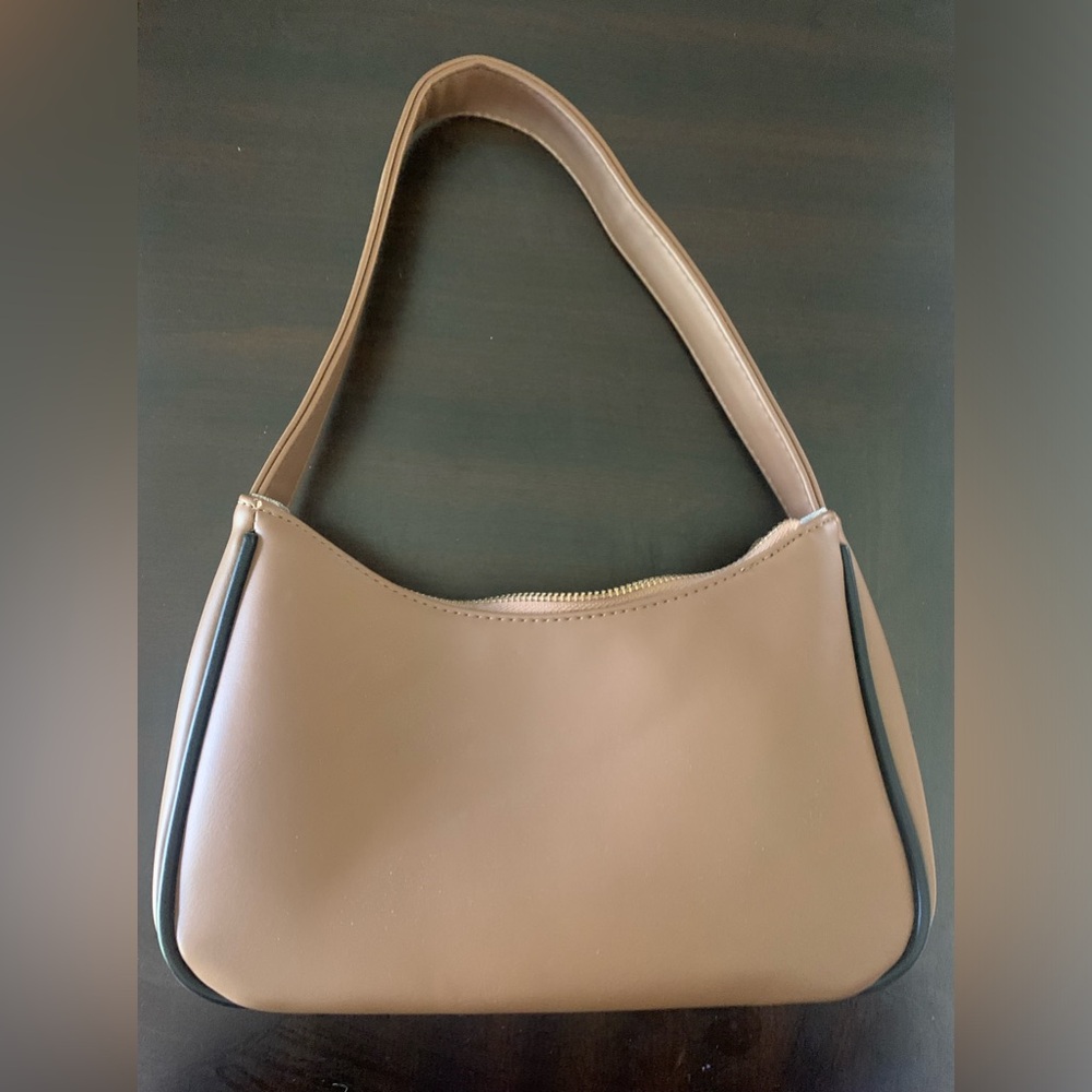 CLASSIC & ELEGANT Simple leather mini bag